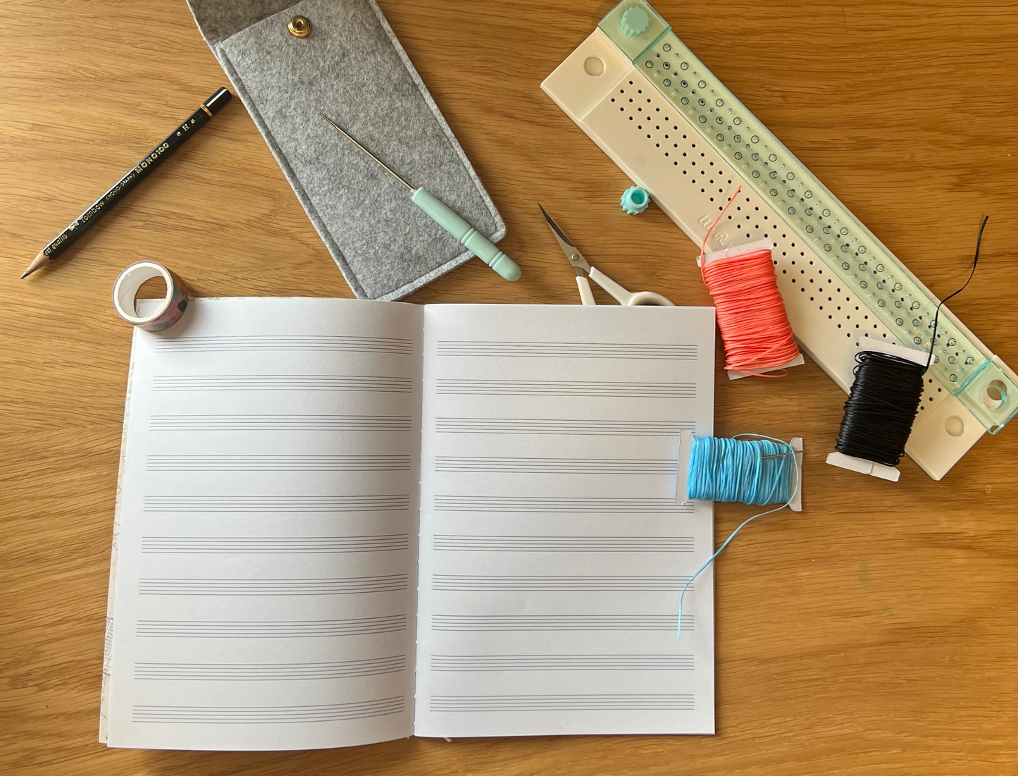 Caderno de música cosido à mão