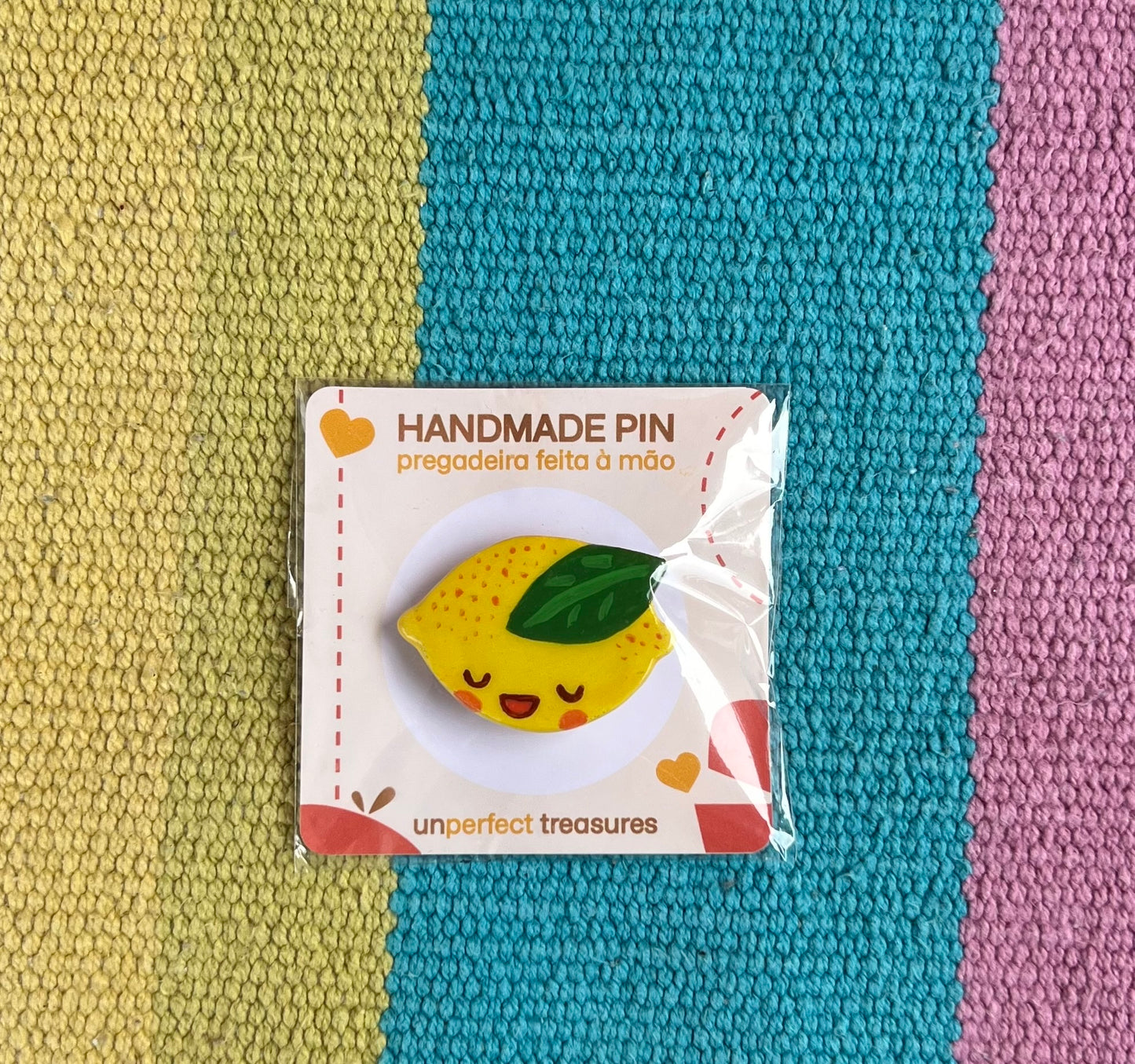 Pregadeira de peito feita à mão