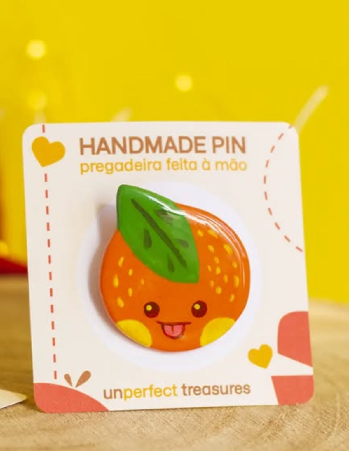 Pregadeira de peito feita à mão