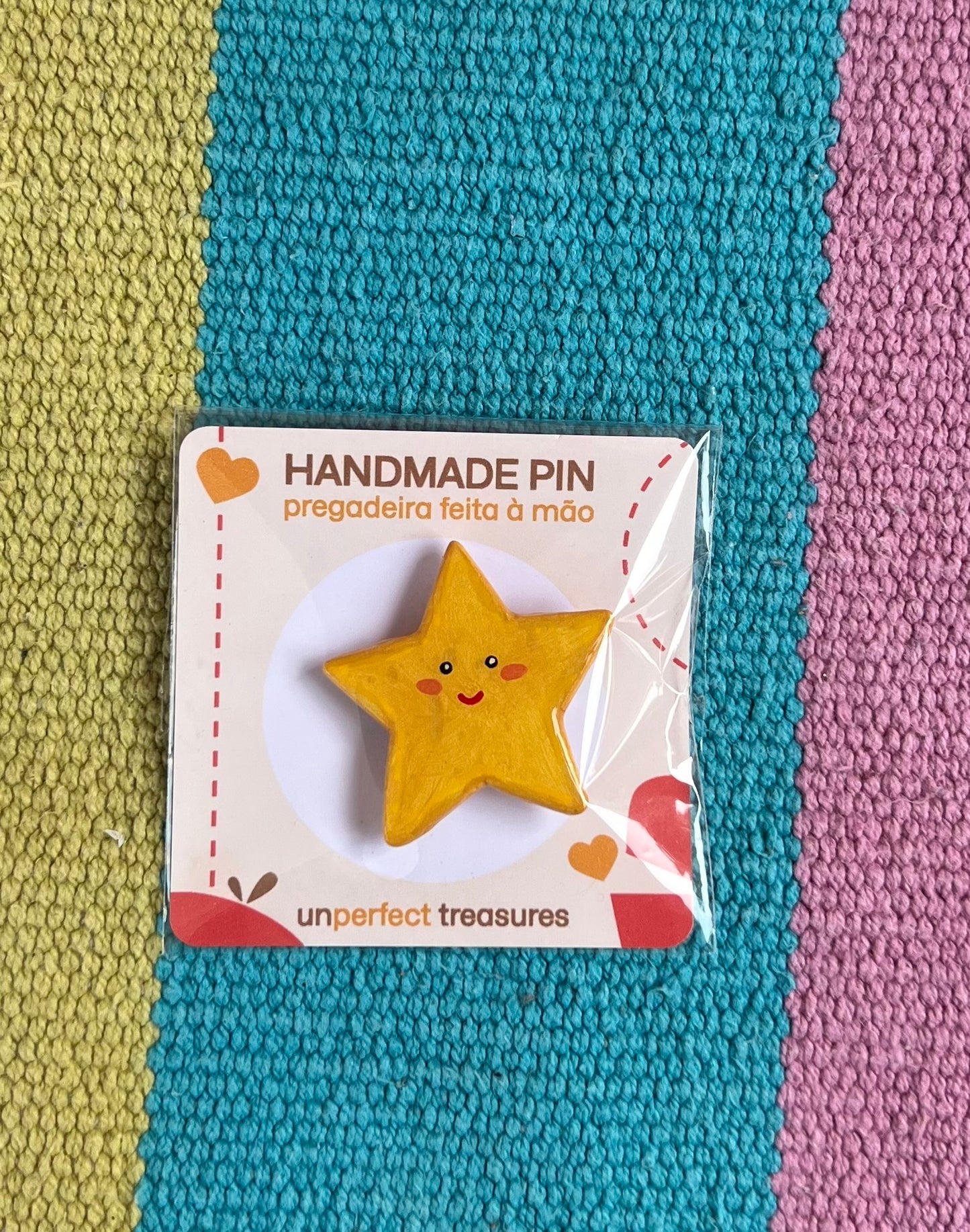 Pregadeira de peito feita à mão