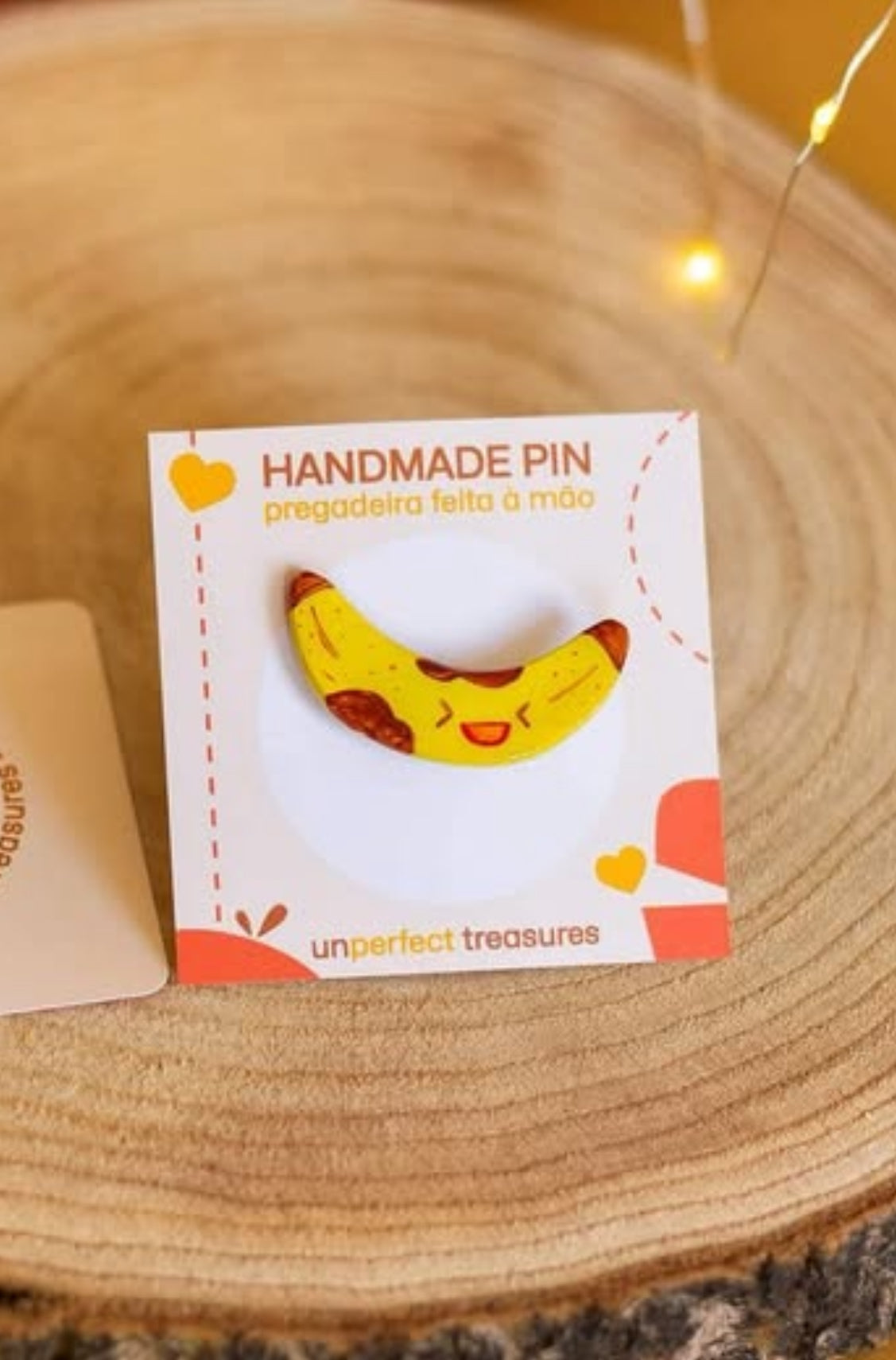 Pregadeira de peito feita à mão