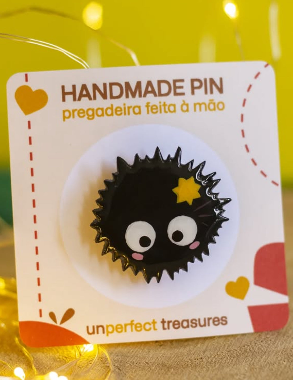 Pregadeira de peito feita à mão