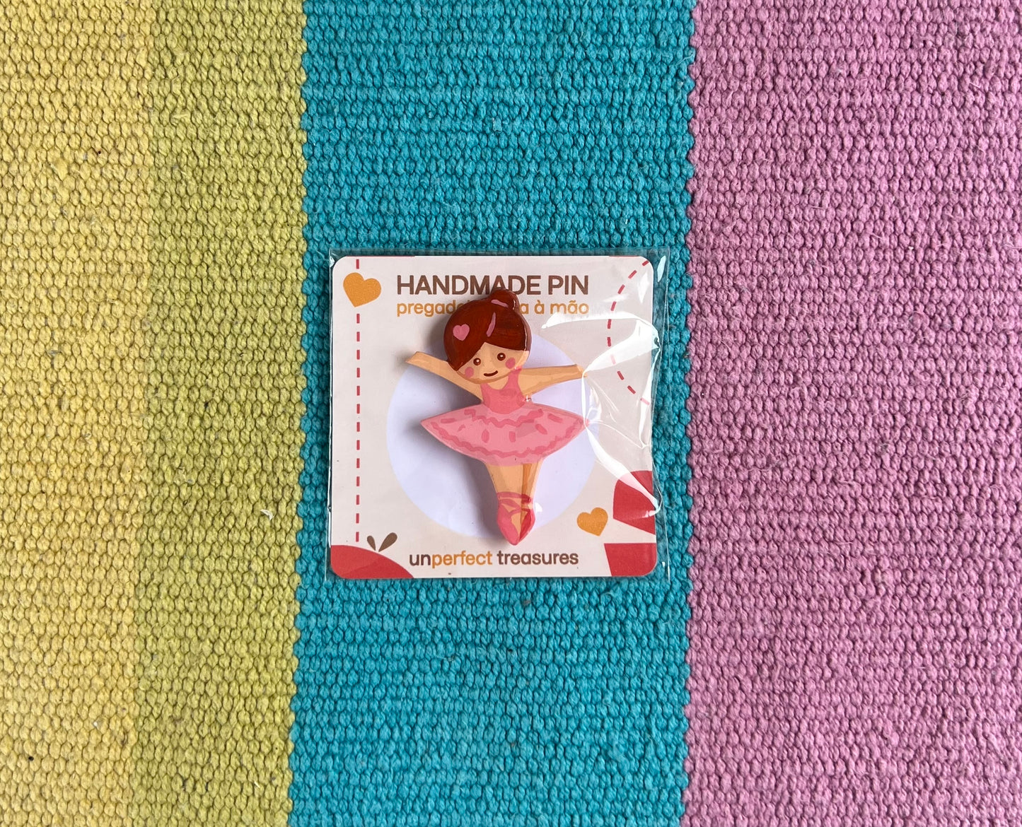 Pregadeira de peito feita à mão