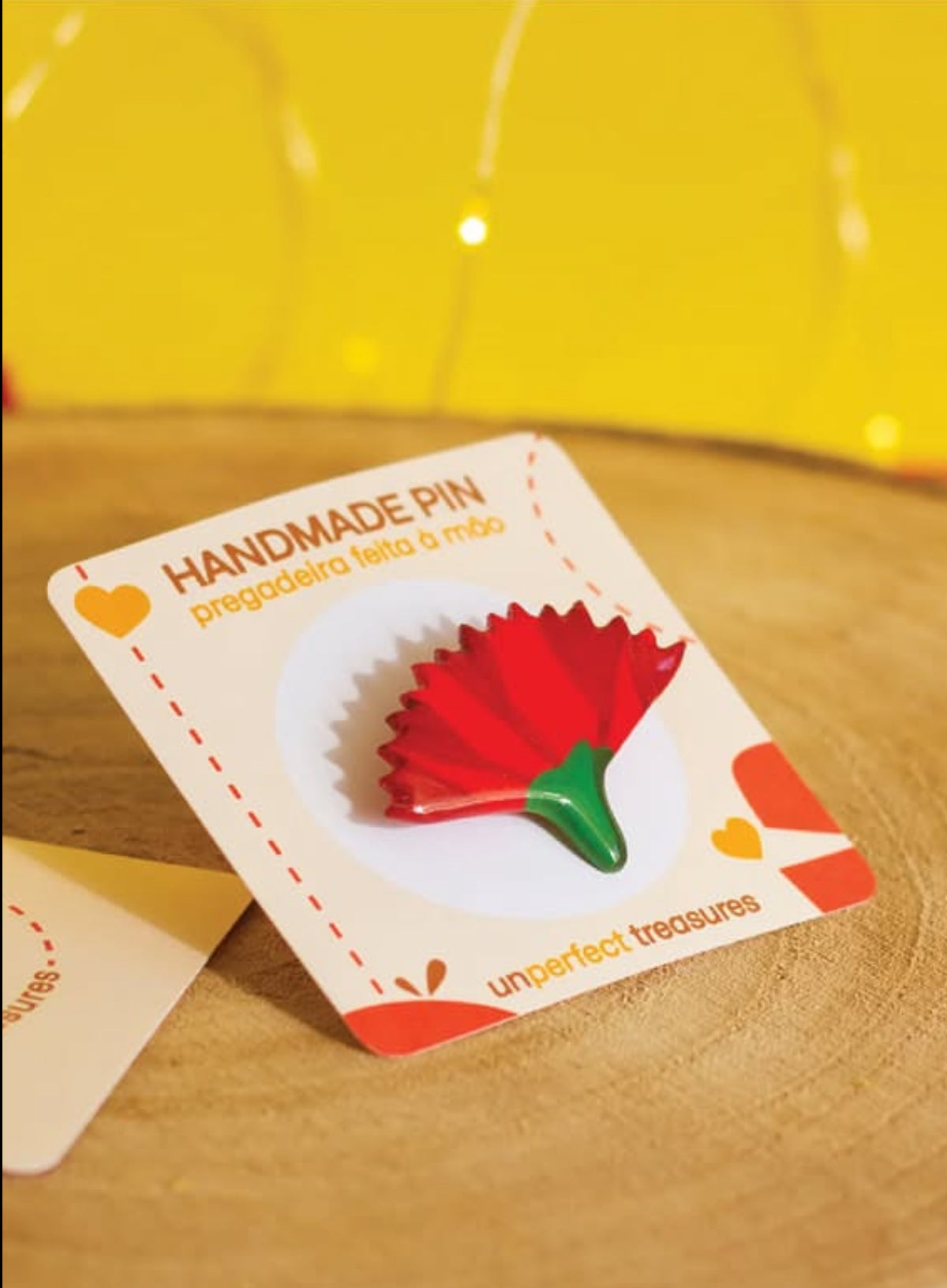 Pregadeira de peito feita à mão